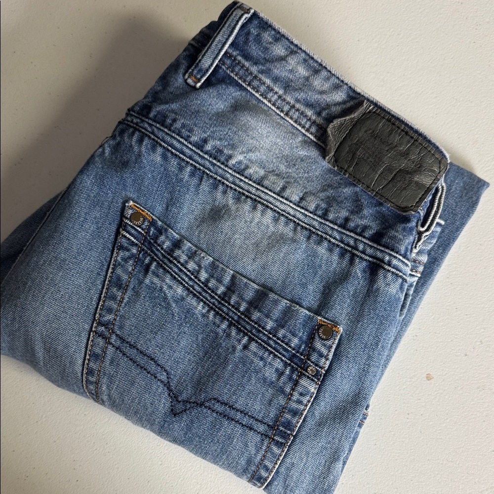 Diesel Krayver Regular Slim-Carrot Distressed Jeans Light Wash Blue Mens 30x30